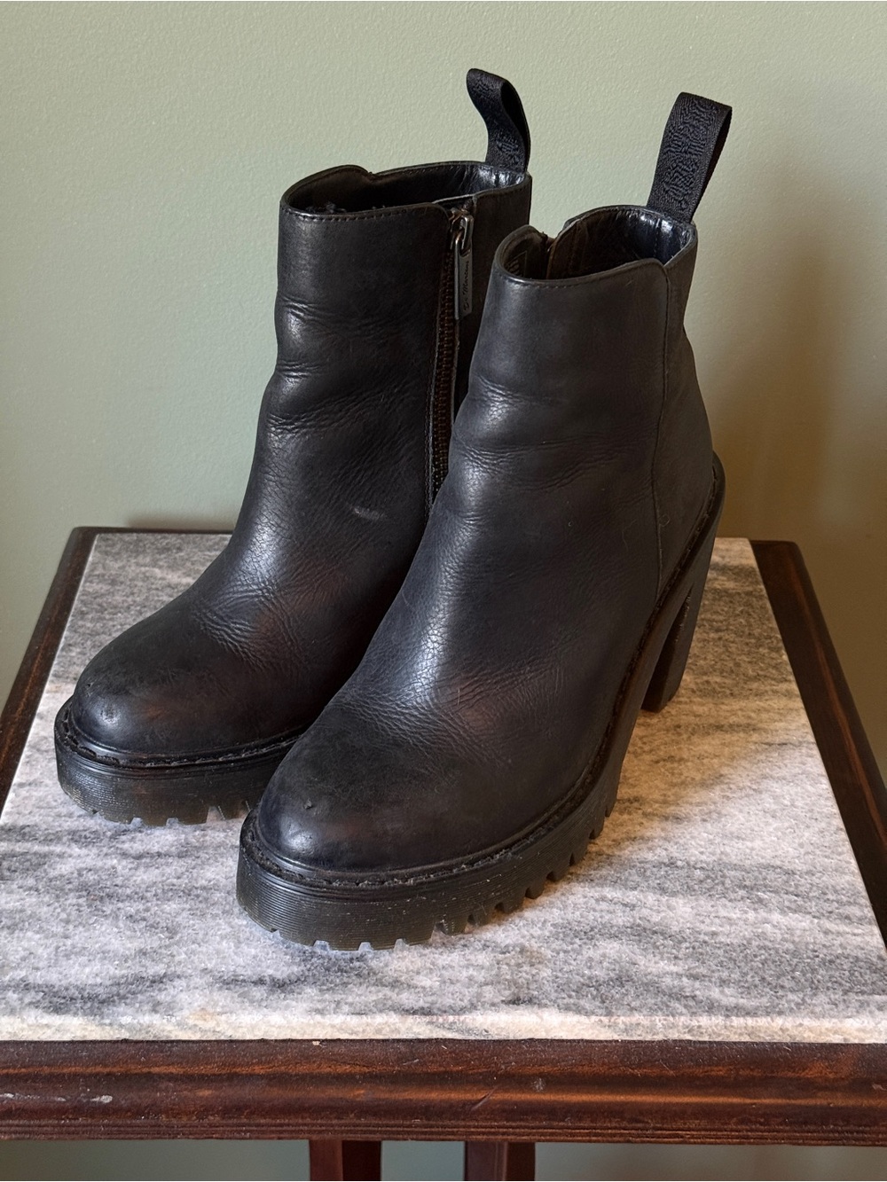 Dr. Martens - MAGDALENA WOMEN'S LEATHER HEELED CHELSEA BOOTS - Size 6